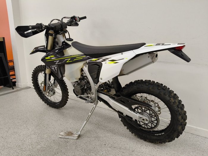 2026 Triumph TF 450-E BLACK/WHIT