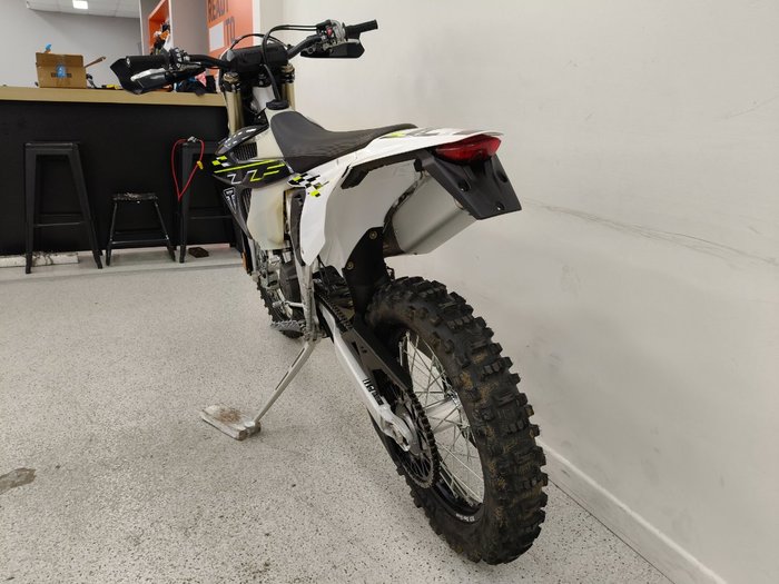 2026 Triumph TF 450-E BLACK/WHIT