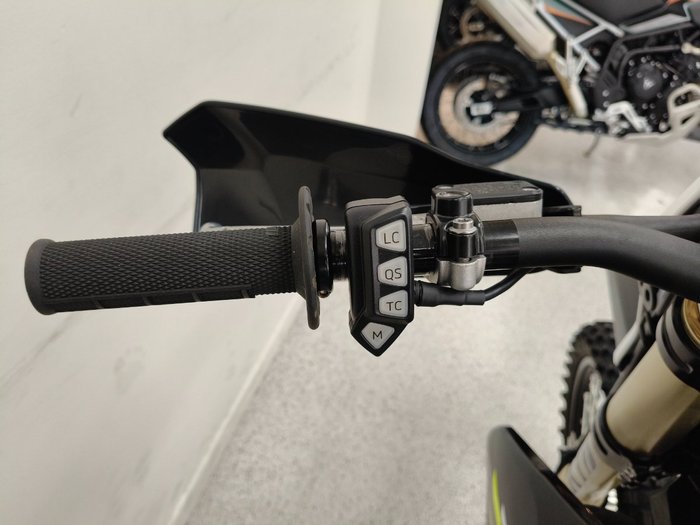 2026 Triumph TF 450-E BLACK/WHIT