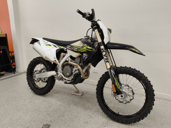 2026 Triumph TF 450-E BLACK/WHIT