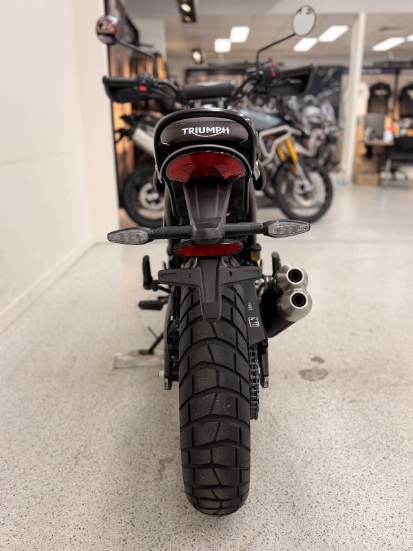 2026 Triumph SCRAMBLER 400 X Matt Khaki Green / White