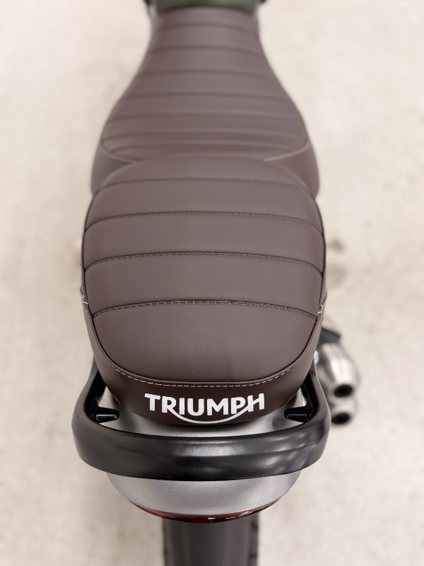2026 Triumph SCRAMBLER 400 X Matt Khaki Green / White