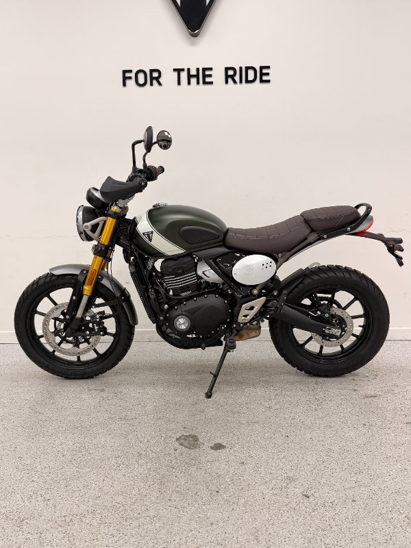 2026 Triumph SCRAMBLER 400 X Matt Khaki Green / White