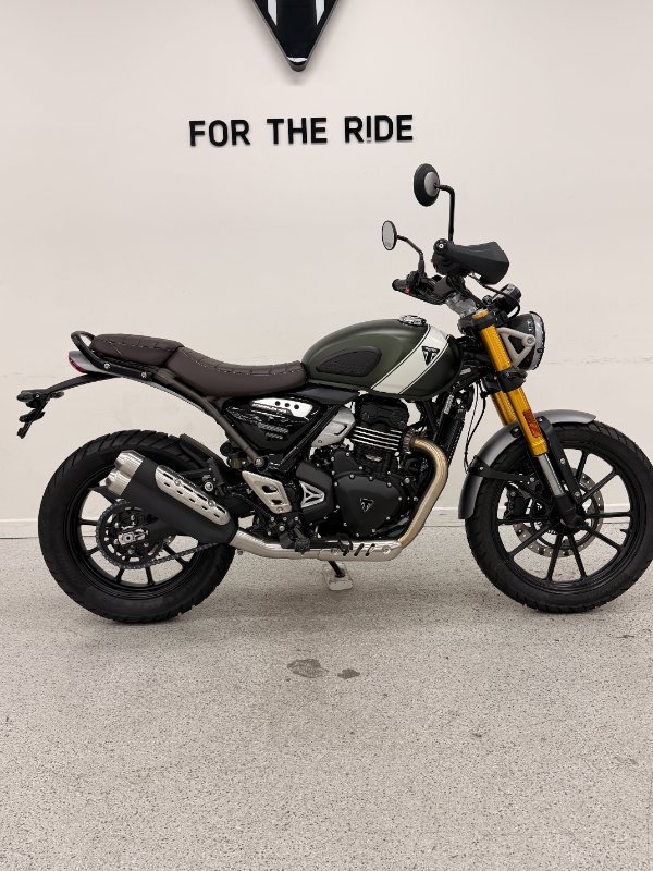 2026 Triumph SCRAMBLER 400 X Matt Khaki Green / White