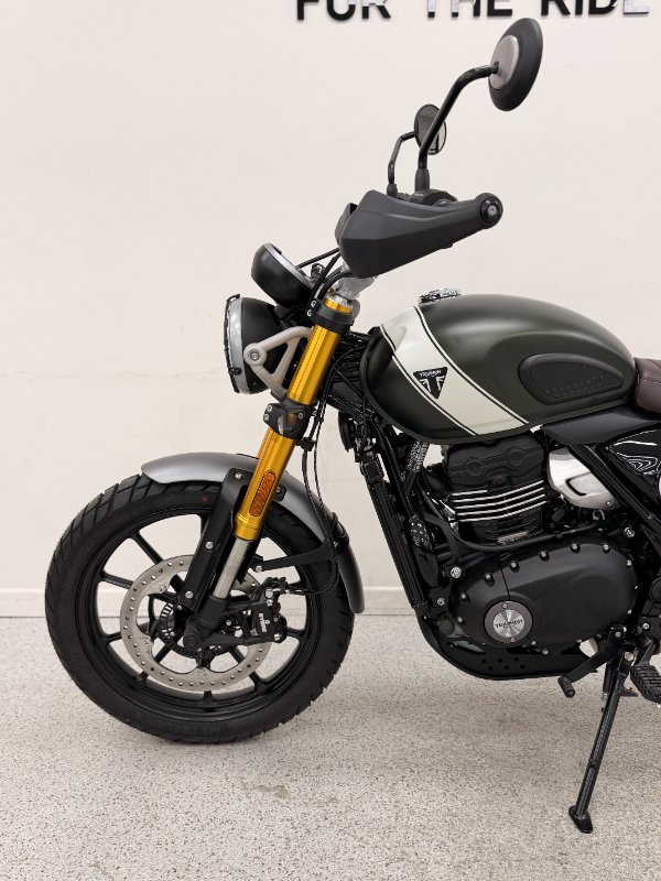 2026 Triumph SCRAMBLER 400 X Matt Khaki Green / White