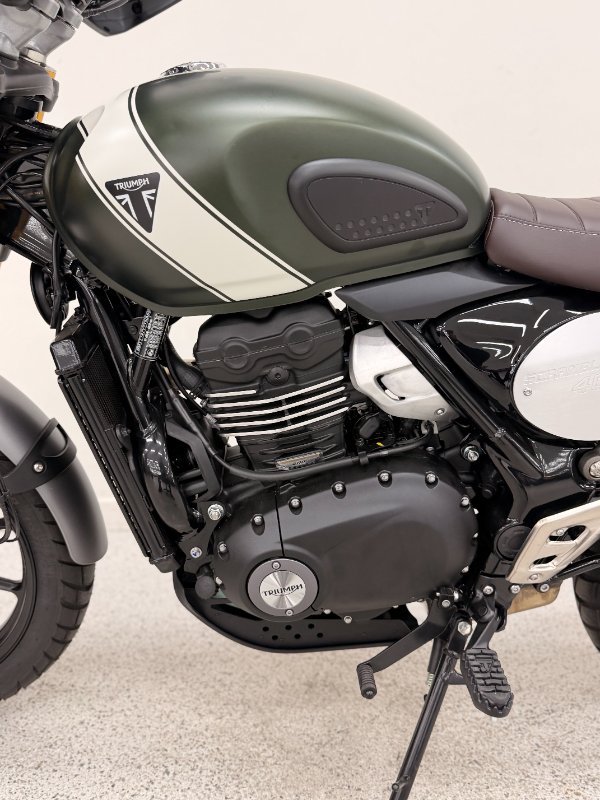 2026 Triumph SCRAMBLER 400 X Matt Khaki Green / White