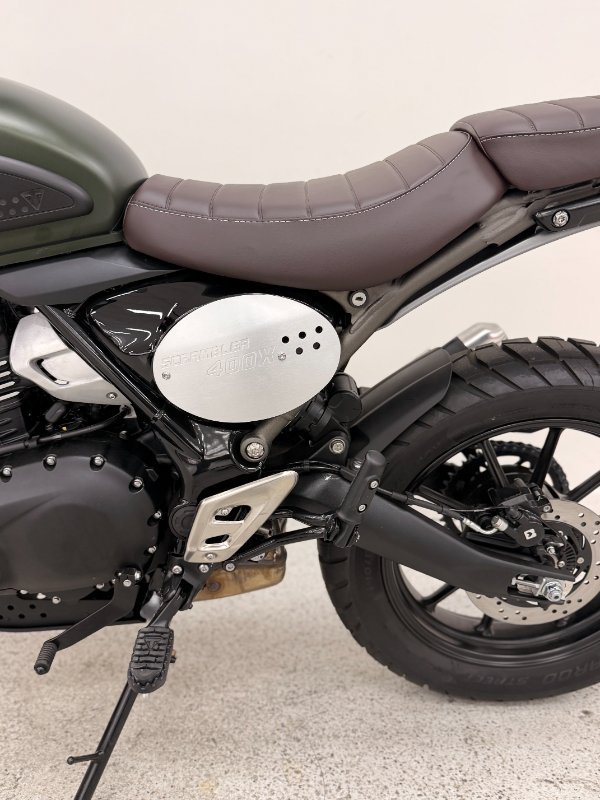 2026 Triumph SCRAMBLER 400 X Matt Khaki Green / White