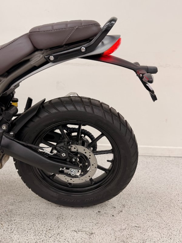 2026 Triumph SCRAMBLER 400 X Matt Khaki Green / White