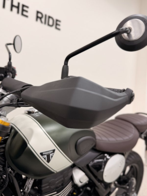 2026 Triumph SCRAMBLER 400 X Matt Khaki Green / White