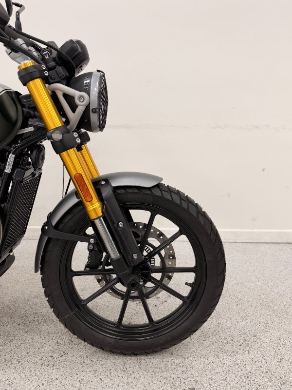 2026 Triumph SCRAMBLER 400 X Matt Khaki Green / White