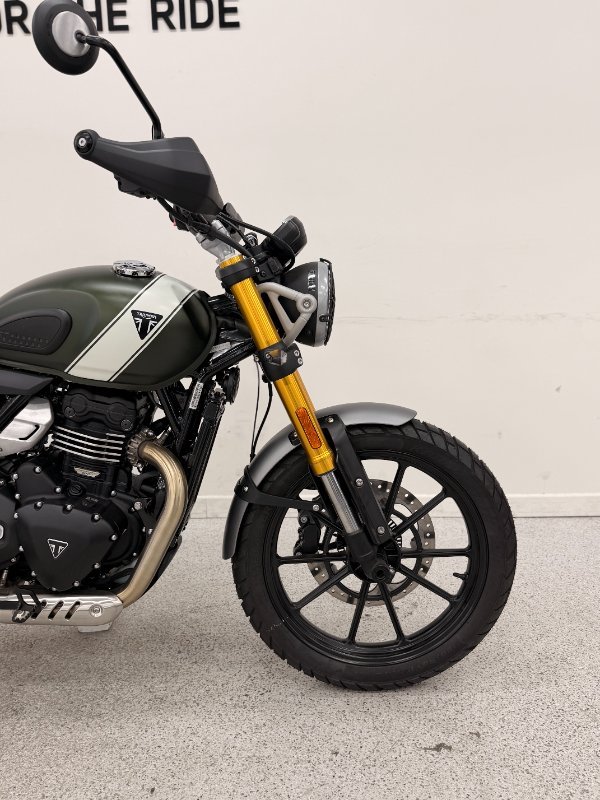 2026 Triumph SCRAMBLER 400 X Matt Khaki Green / White