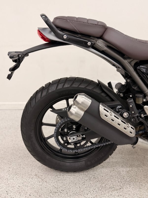 2026 Triumph SCRAMBLER 400 X Matt Khaki Green / White