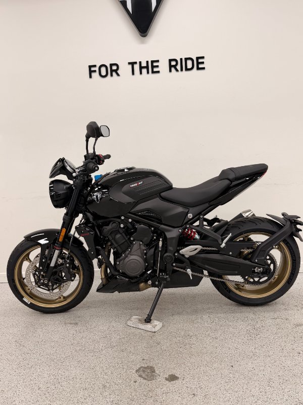 2026 Triumph TRIDENT 800 Jet Black