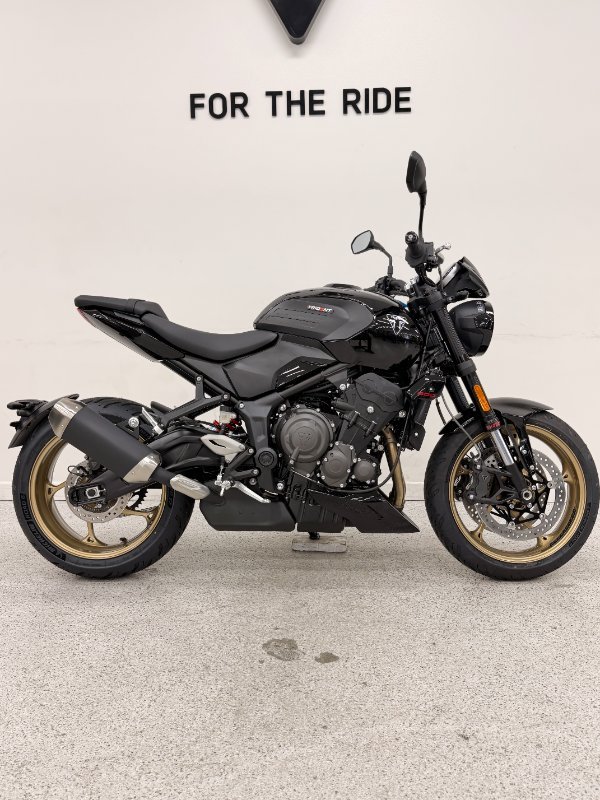 2026 Triumph TRIDENT 800 Jet Black