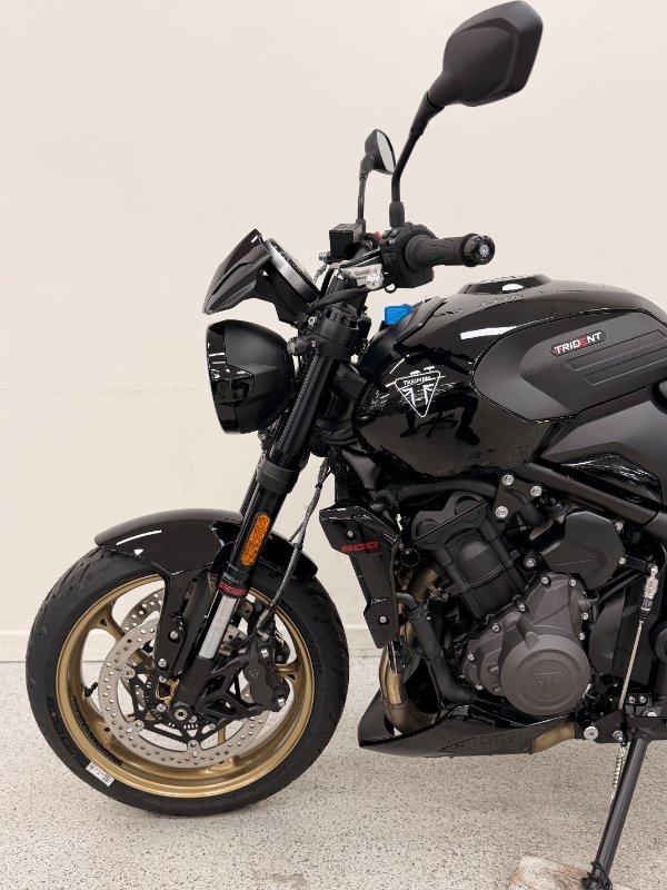 2026 Triumph TRIDENT 800 Jet Black