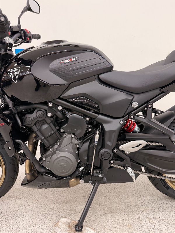 2026 Triumph TRIDENT 800 Jet Black