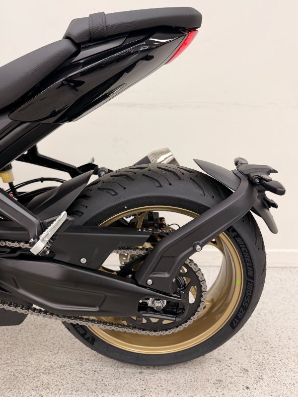 2026 Triumph TRIDENT 800 Jet Black