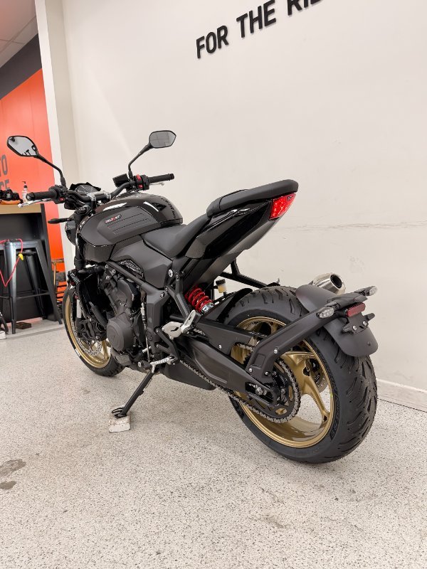 2026 Triumph TRIDENT 800 Jet Black