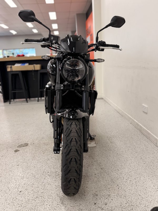 2026 Triumph TRIDENT 800 Jet Black