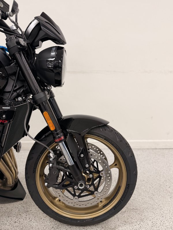 2026 Triumph TRIDENT 800 Jet Black