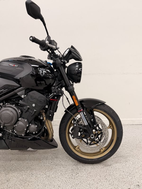 2026 Triumph TRIDENT 800 Jet Black