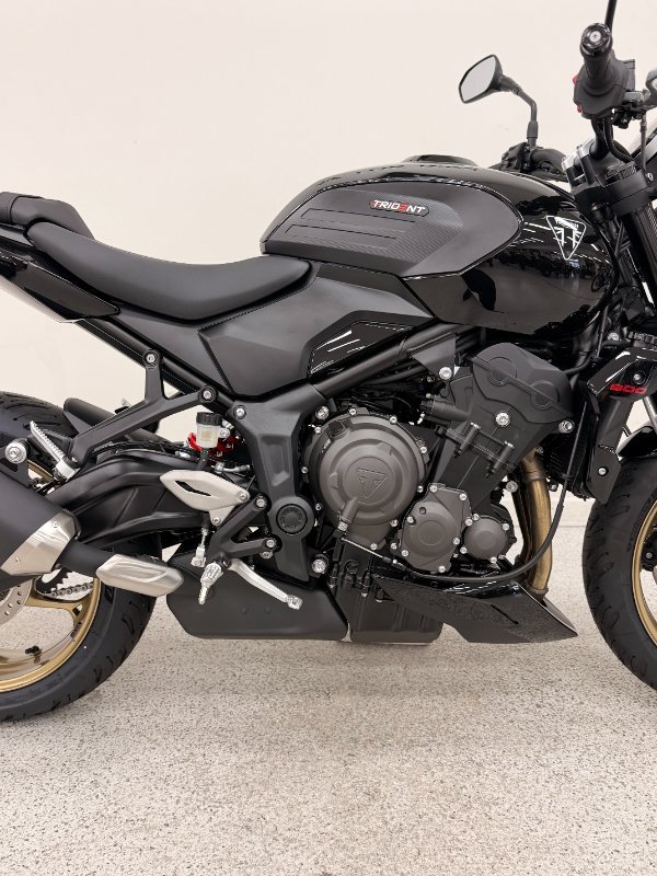 2026 Triumph TRIDENT 800 Jet Black
