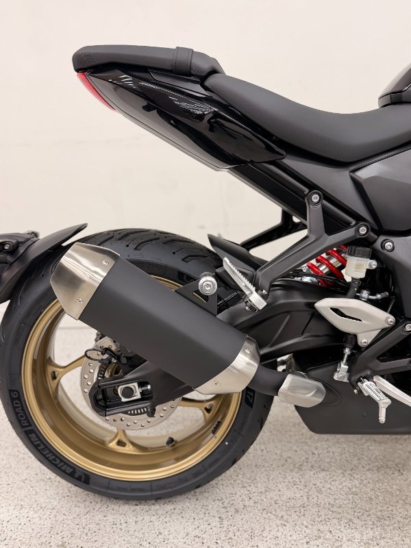 2026 Triumph TRIDENT 800 Jet Black