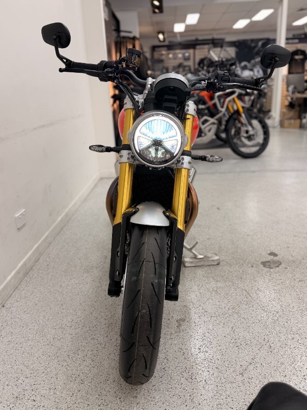 2026 Triumph BONNEVILLE SPEED TWIN 1200 RS black