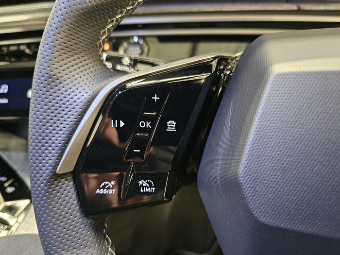 2025 Peugeot 5008 GT Premium Hybrid