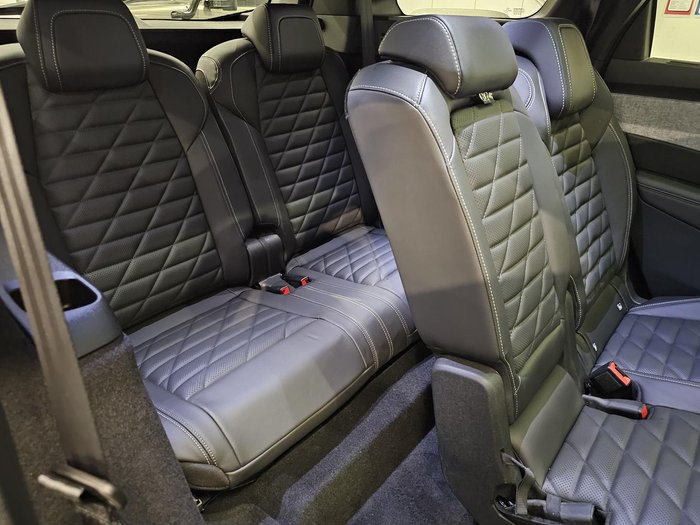 2025 Peugeot 5008 GT Premium Hybrid