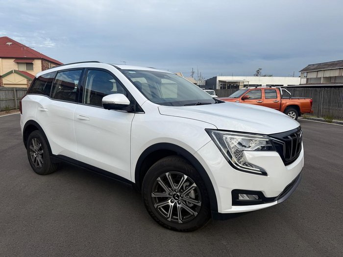2025 Mahindra XUV700