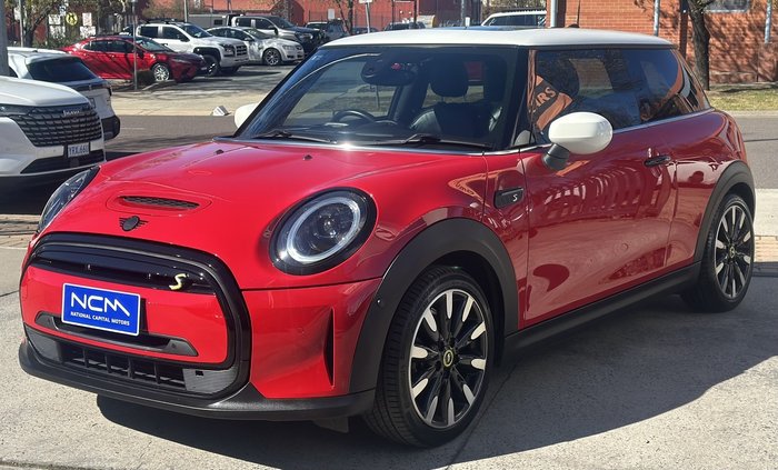 2021 MINI Hatch Cooper SE MINI Yours