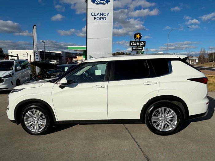 2023 Mitsubishi Outlander LS