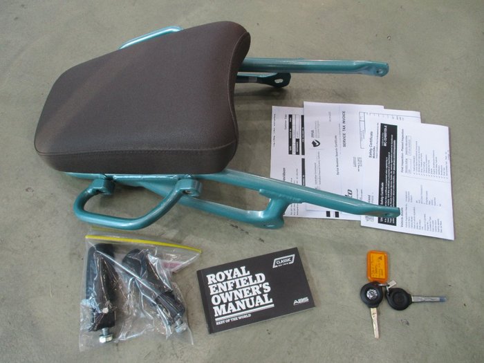 2025 ROYAL ENFIELD (SEE ALSO ENFIEL CLASSIC 650 BLUE