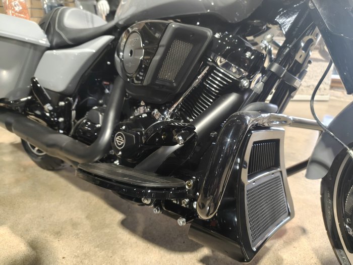 2026 HARLEY-DAVIDSON STREET GLIDE 117 (FLHX) ROAD GREY
