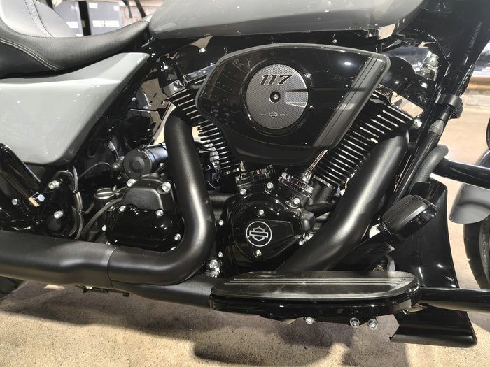2026 HARLEY-DAVIDSON STREET GLIDE 117 (FLHX) ROAD GREY