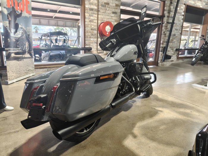 2026 HARLEY-DAVIDSON STREET GLIDE 117 (FLHX) ROAD GREY