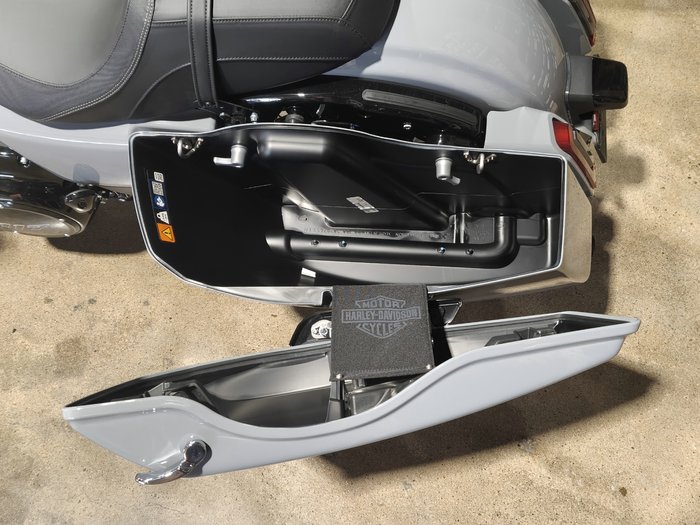 2026 HARLEY-DAVIDSON STREET GLIDE 117 (FLHX) ROAD GREY
