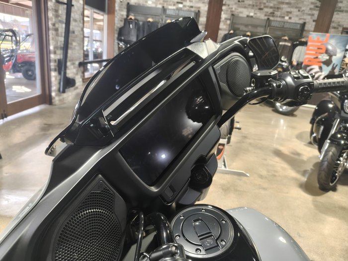 2026 HARLEY-DAVIDSON STREET GLIDE 117 (FLHX) ROAD GREY