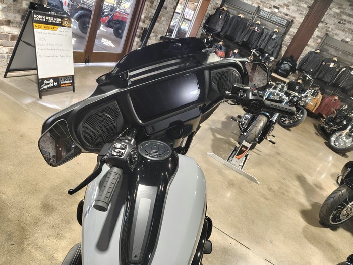 2026 HARLEY-DAVIDSON STREET GLIDE 117 (FLHX) ROAD GREY