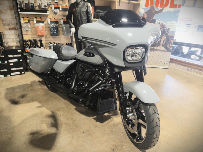 2026 HARLEY-DAVIDSON STREET GLIDE 117 (FLHX) ROAD GREY