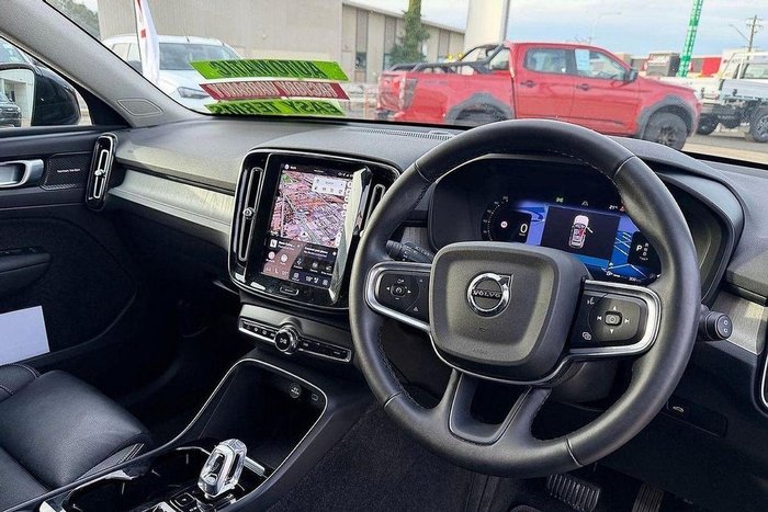 2023 Volvo XC40 Ultimate B5 Dark