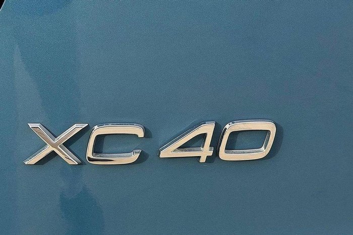2023 Volvo XC40 Ultimate B5 Dark