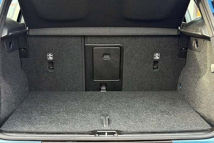 2023 Volvo XC40 Ultimate B5 Dark