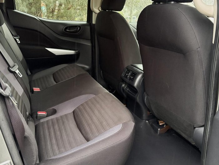 2022 Nissan Navara ST
