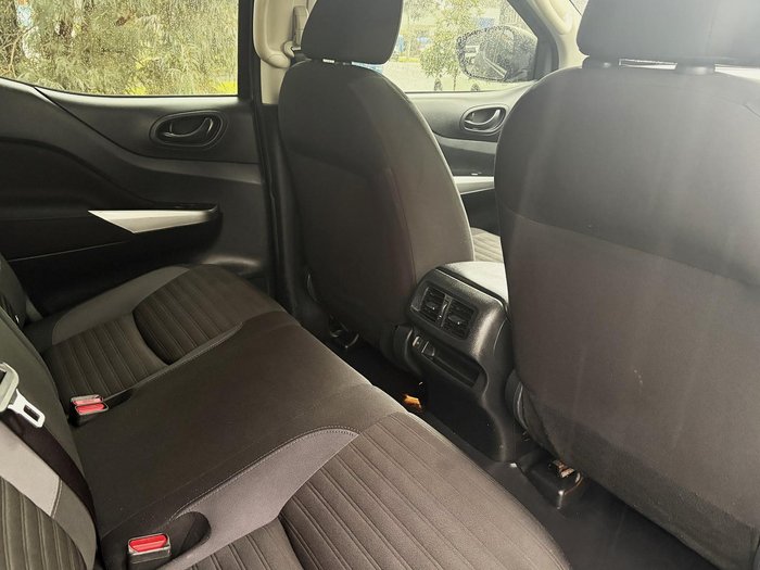 2022 Nissan Navara ST