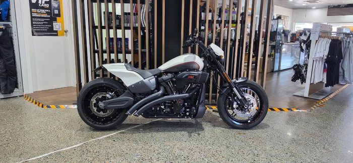 2018 Harley-Davidson FXDRS FXDR (114) WHITE
