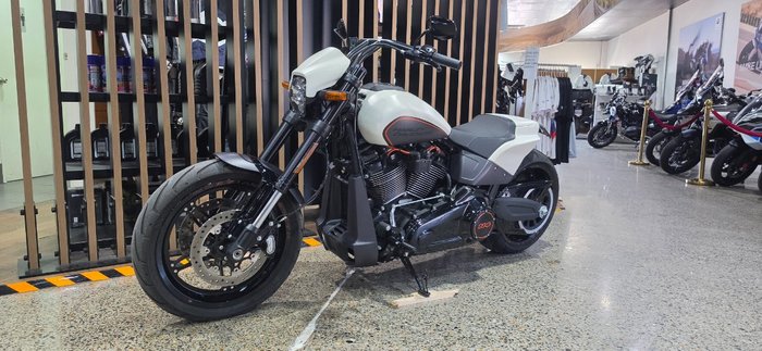 2018 Harley-Davidson FXDRS FXDR (114) WHITE