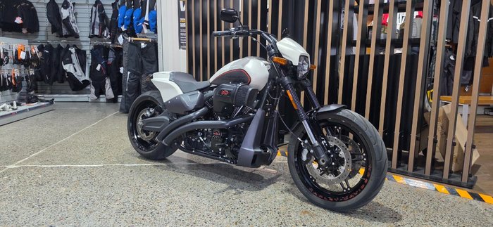2018 Harley-Davidson FXDRS FXDR (114) WHITE