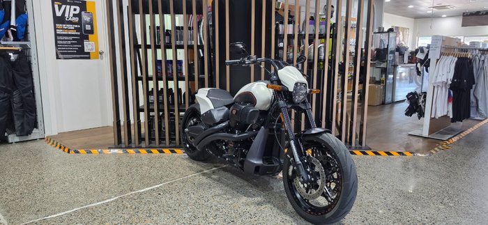 2018 Harley-Davidson FXDRS FXDR (114) WHITE